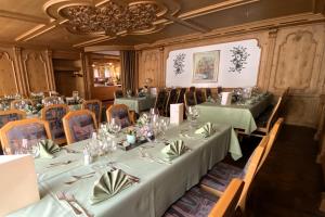 Restoran või mõni muu söögikoht majutusasutuses Tamina Hotel