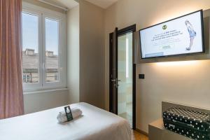 TV a/nebo společenská místnost v ubytování B&B Hotel Genova Principe