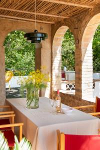 Restaurace v ubytování Casa de diseño con gran terraza