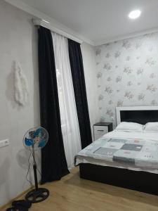 Postel nebo postele na pokoji v ubytování Akhaltsikhe hotel “Sunny House”