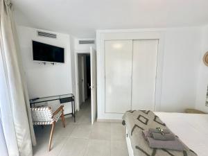 TV a/nebo společenská místnost v ubytování Caramel Cookie con Piscina, Doble terraza, Parking y WIFI