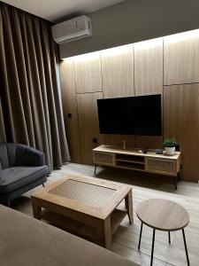 TV a/nebo společenská místnost v ubytování RiA BLU DELUXE HOTEL