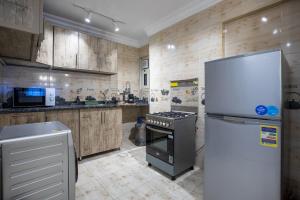 A kitchen or kitchenette at Skyline Premium Properties