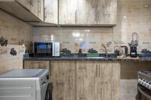 A kitchen or kitchenette at Skyline Premium Properties