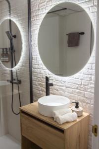 Bilik mandi di Modern apartment next to the beach and golf course