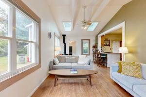 Ruang duduk di Spruce Landing
