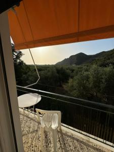 Nespecifikovaný výhled na hory nebo výhled na hory při pohledu z hotelu