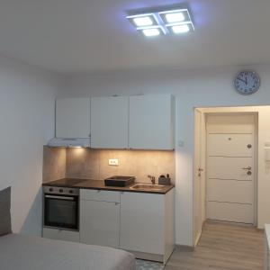 Dapur atau dapur kecil di Studio Lara