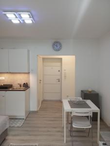 Dapur atau dapur kecil di Studio Lara