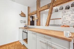 Kuchyň nebo kuchyňský kout v ubytování Loft über den Dächern Coburgs, Parkplatz