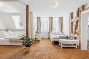 Postel nebo postele na pokoji v ubytování Loft über den Dächern Coburgs, Parkplatz