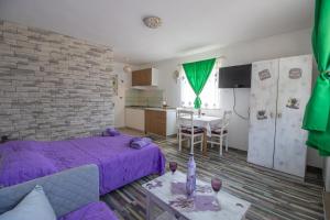 Una cocina o cocineta en Apartments Good Vibrations