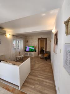 Et tv og/eller underholdning på Mali Lovor