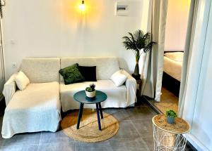 Area soggiorno di Logement paisible jacuzzi jardin privatif climatisation