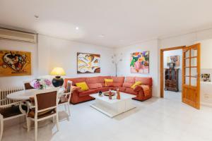 O zonă de relaxare la chalet, villa rodeada de naturaleza piscina a doce klm de Valencia y 7 del aeropuerto