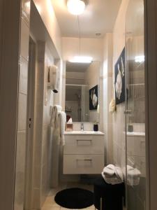Bilik mandi di La suite des Chapitres en Champagne