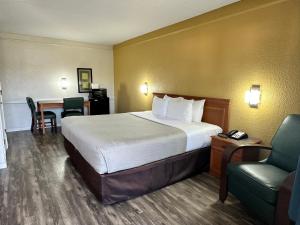 Postel nebo postele na pokoji v ubytování Quality Inn Nacogdoches Near University