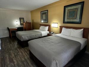 Postel nebo postele na pokoji v ubytování Quality Inn Nacogdoches Near University