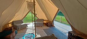 Miła Łąka Glamping的休息区
