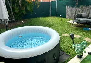 Giardino di Logement paisible jacuzzi jardin privatif climatisation