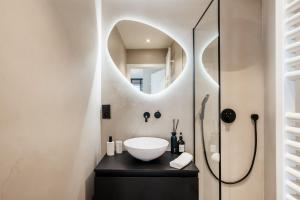a bathroom with a sink and a mirror at Sejoylia Knokke: app 2ch luxueux au centre de KH in Knokke-Heist