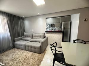 a living room with a couch and a table at Lindo Apartamento in Brasília