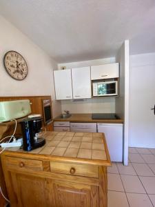 Kuchyň nebo kuchyňský kout v ubytování 1 Bedroom appt with mountain views