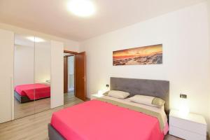 Postel nebo postele na pokoji v ubytování Vallategna Apartment Lake Como and Mountains