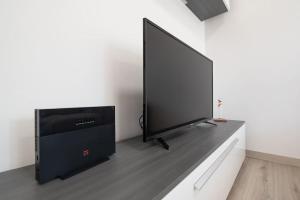 TV a/nebo společenská místnost v ubytování Vallategna Apartment Lake Como and Mountains