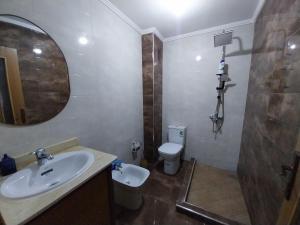 A bathroom at Eftalya Hostel Tanger