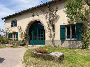 Gîte L'instant Vosges外面的花园