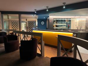 Posezení v ubytování BRIT HOTEL LE VESOUL