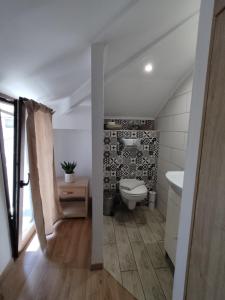 A bathroom at Green House Skiathos
