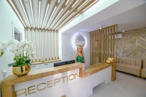 The lobby or reception area at Hotel Zonya Még 37 kép