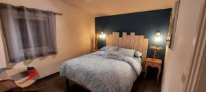 a small bedroom with a bed and a window at Maison Casa Milesa - Calme, Spa privatif sur demande, Parking securisé, à 12 min des plages in Nice
