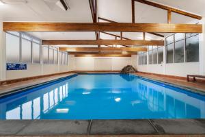 
The swimming pool at or near Ciloms Airport Lodge
