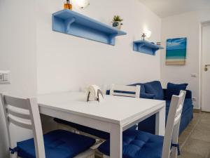 LA FINESTRA SUL MARE - Antonella Apartment的休息区