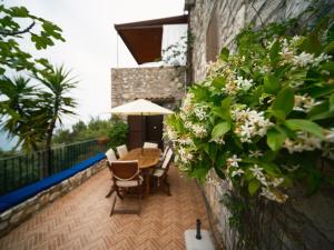 LA FINESTRA SUL MARE - Antonella Apartment外面的花园