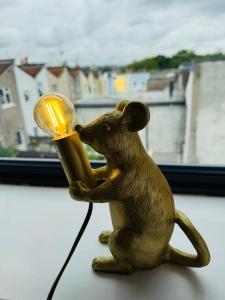 Foto Bristolis asuva majutusasutuse Totterdown's Modern & Vintage inspired Home galeriist