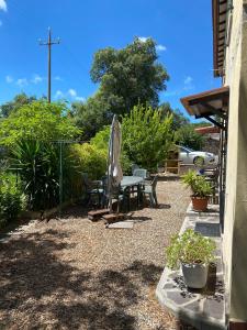 a patio with a table and chairs and an umbrella at La Casa di Dorina e Vincenzo in Gabbro