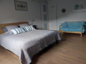 Postel nebo postele na pokoji v ubytování F1 Circuit 2Min 2 Rooms Stay