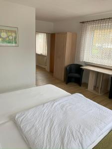 Postel nebo postele na pokoji v ubytování Gästehaus Fries