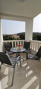 Galeriebild der Unterkunft Apartments Punta Kanica in Sevid