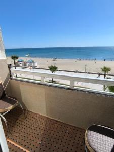 a balcony with a view of a beach and the ocean at Appartement Spacieux et Accueillant avec Vue Panoramique sur la Mer in Martil