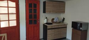 Kuchyň nebo kuchyňský kout v ubytování Apartmány Věra + 13 fotografií