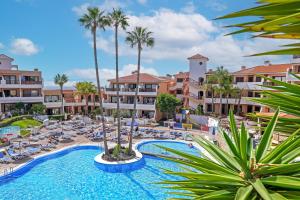 The swimming pool at or close to Newly renovated, luxurious apartment with a heated pool, 259