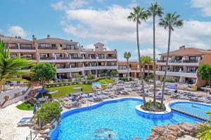 The swimming pool at or close to Newly renovated, luxurious apartment with a heated pool, 259