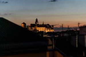 Pohľad na východ alebo západ slnka z apartmánu alebo blízkeho okolia