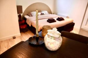 a bedroom with a bed and a table with a glass jar at Casa del Queso in Alkmaar