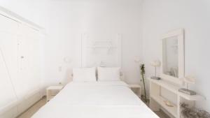 Postel nebo postele na pokoji v ubytování Eleanna's Mykonos